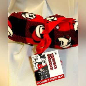 Disneys Mickey Mouse Womens Christmas 🎄